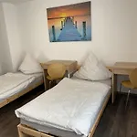 Fuer Arbeiter Und Monteure
