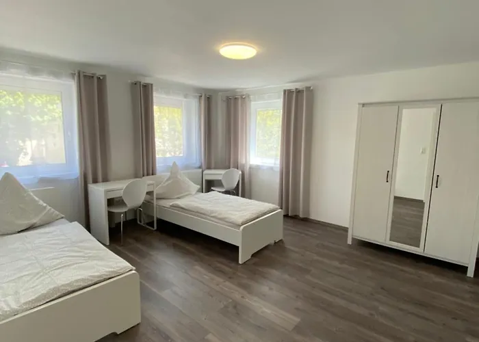 Fuer Arbeiter Und Monteure